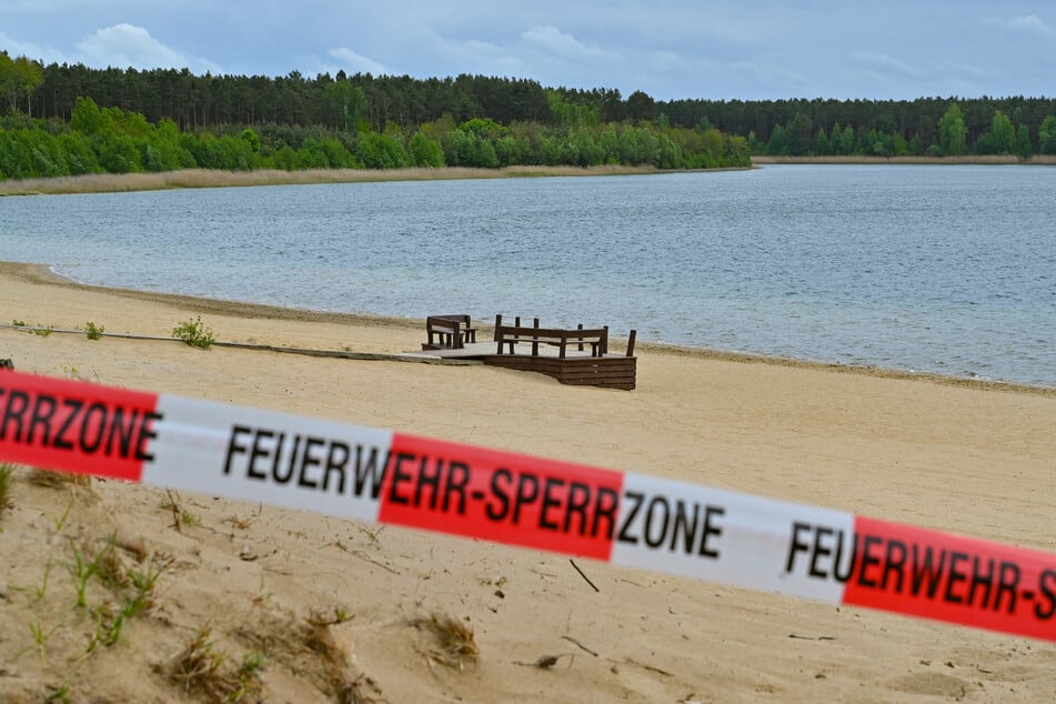 Helenesee wegen Rutschungsgefahr weiterhin gesperrt: Start der Sanierung lässt auf sich warten