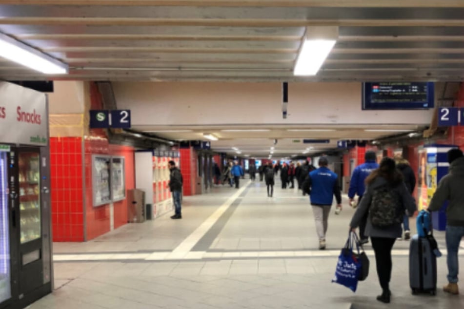 Der Mann war schon zuvor am Ostbahnhof aufgefallen und durfte das Gebäude eigentlich nicht mehr betreten. (Symbolbild)