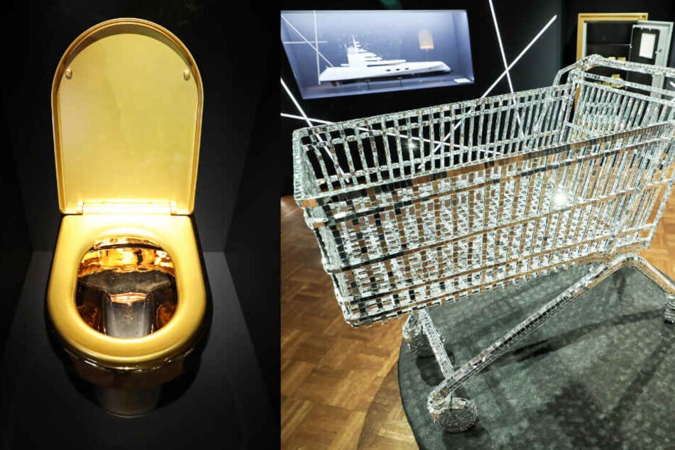 Für manche muss es glamourös sein: Eine goldene Toilette und ein funkelnder Einkaufswagen in der Ausstellung "purer Luxus".