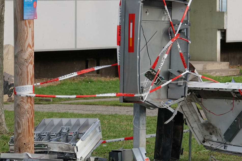 Dresden: Täter sprengen Kippenautomaten in Dresdner Wohngebiet: Waren sie zu leichtsinnig?