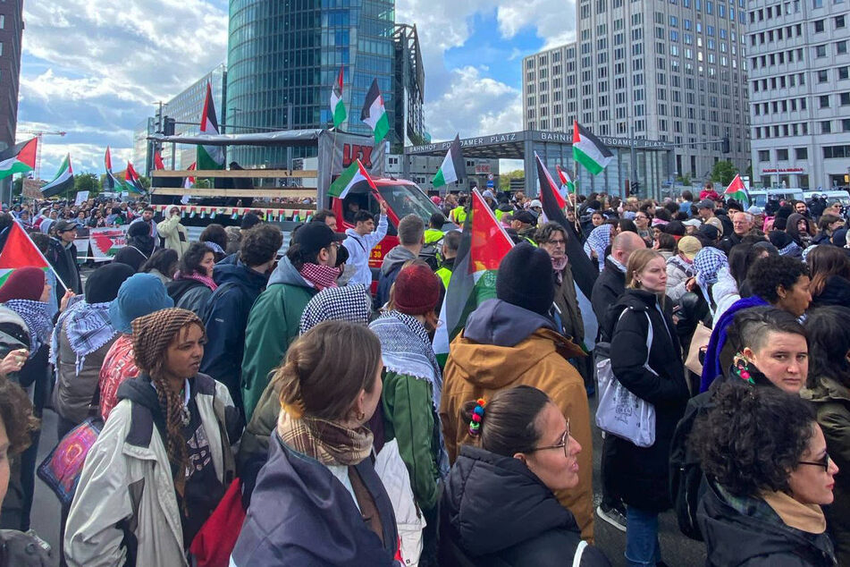 Rund 500 Menschen haben sich am Samstag zu einer propalästinensischen Demonstration in der Hauptstadt versammelt.