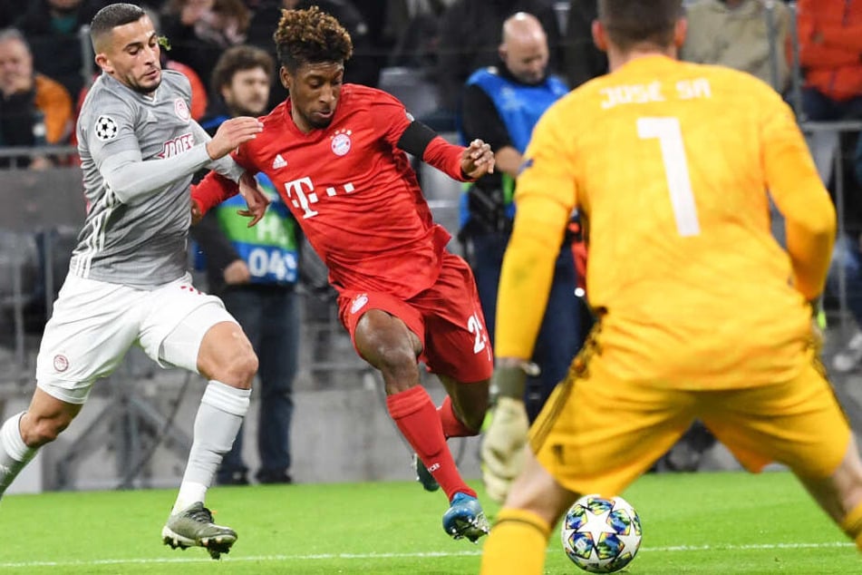 Kingsley Coman (M.) und der FC Bayern München konnten Piräus niederringen.