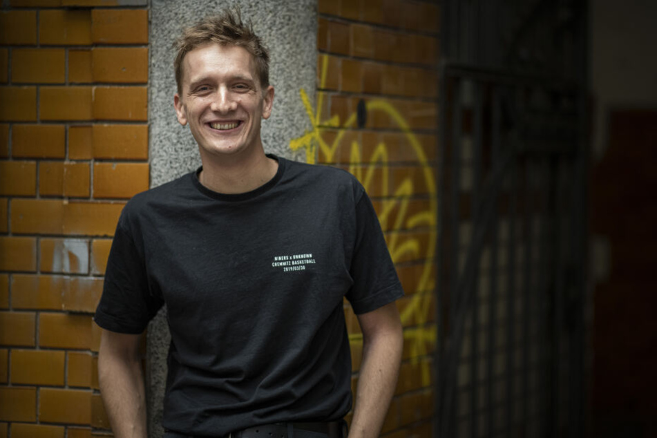 Kraftklub-Frontmann Felix Kummer (30) ist für die 1LIVE Krone in der Kategorie "bester Hip-Hop-Act" nominiert.