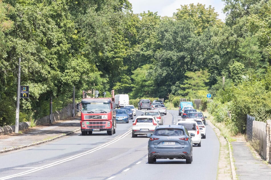 Verkehrsabschnitte im Dresdner Norden (hier auf der Radeburger Straße) sind für Radfahrer zu unsicher, sagen Kritiker.