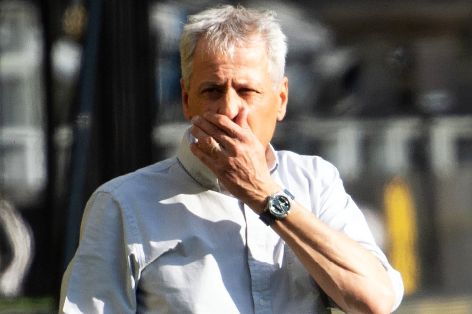 BVB-Coach Lucien Favre scheint von der anhaltenden Kritik an seiner Person genervt zu sein.