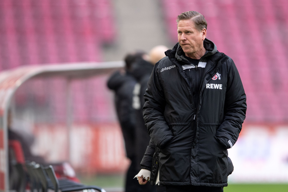 Vor dem Krisenduell am Samstag gegen Hertha BSC nimmt der Druck auf Trainer Markus Gisdol (51) vom 1. FC Köln zu. Der bleibt bislang jedoch entspannt.