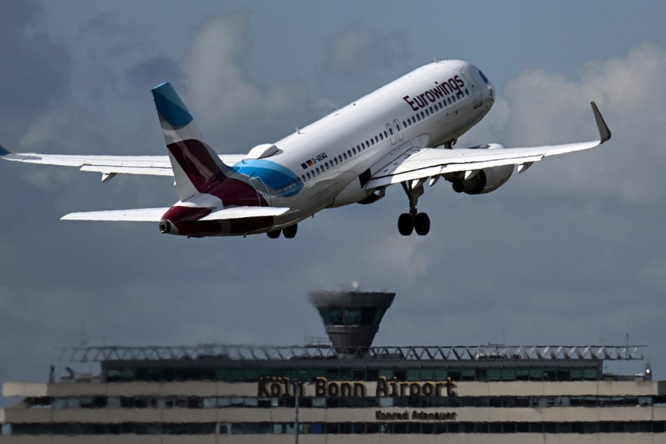 Über 1,7 Menschen reisten in den vergangenen Wochen über den Köln/Bonner Flughafen.