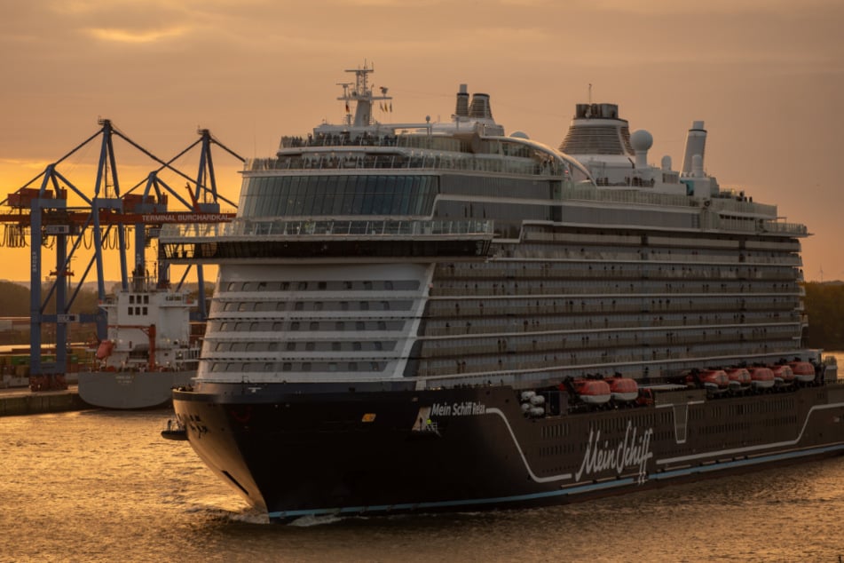 Sturmtief "Luise" zwingt Ozeanriesen "Mein Schiff Relax" zu früherer Rückkehr