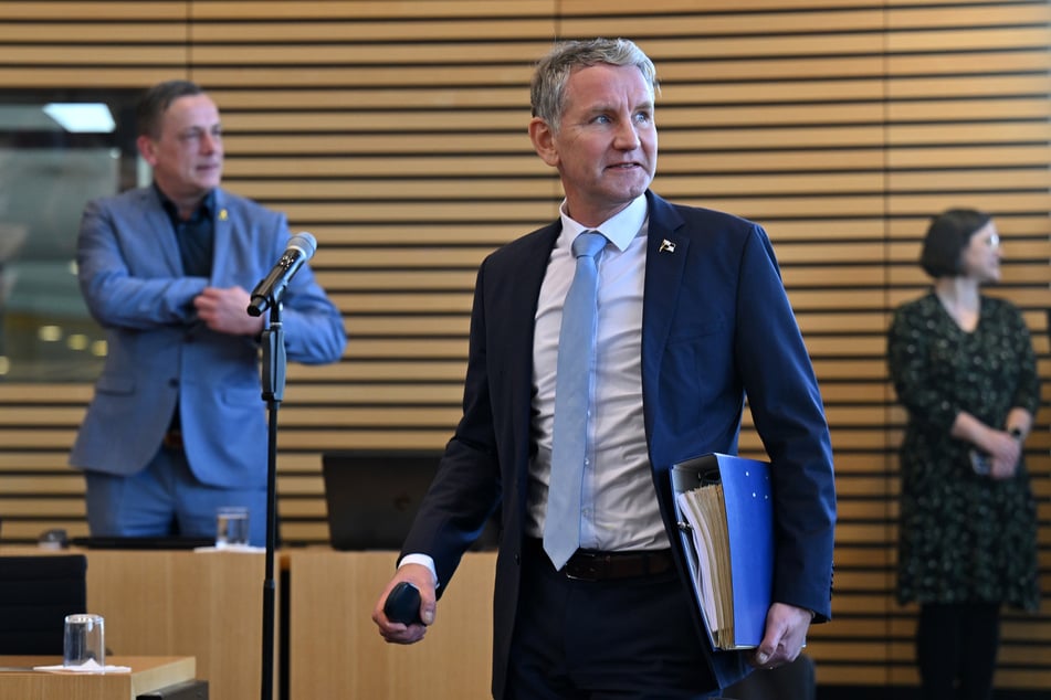 Thüringens AfD-Fraktionschef Björn Höcke (53) streckt dem BSW die Hand aus.