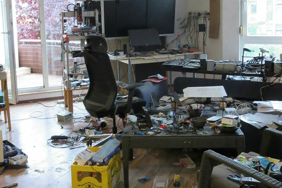 Sein Wohnzimmer hatte Florian O. zum Laboratorium gemacht. Hier kam es am 11. Oktober 2021 zur finalen Explosion.