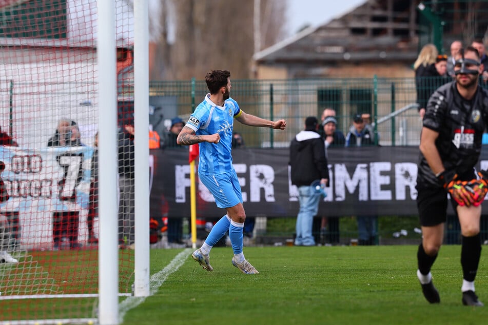Klasse! CFC-Spieler Dejan Bozic machte kurz nach der Pause das 1:0 klar.