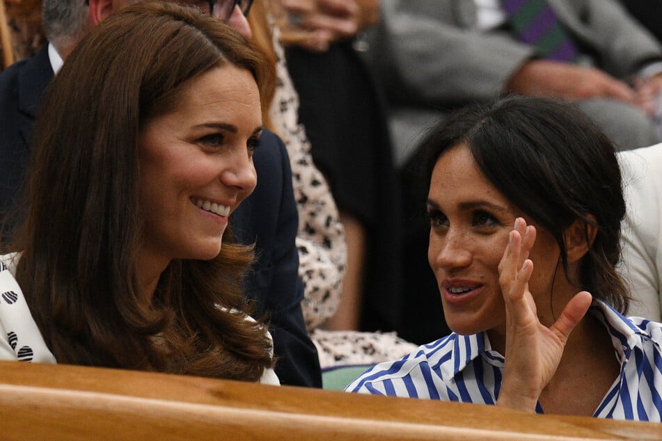 The royal war has entered a new round as Meghan Markle (r.) reportedly wants Kate Middleton (l.) to stop reaching out to her husband, Prince Harry.