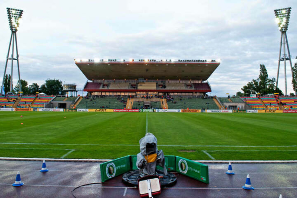 Der FC Viktoria Berlin kann seine Premiere in der 3. Fußball-Liga am Sonntag gegen Viktoria Köln im Jahn-Sportpark austragen. (Archivbild)