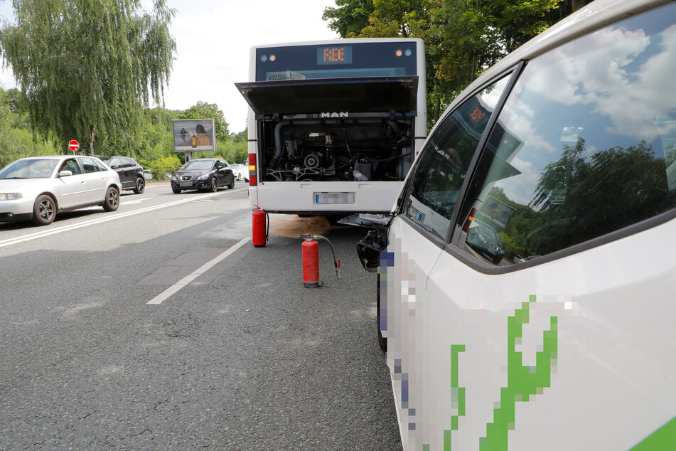 Stundenlanger Stau in Chemnitz: VW kracht mit Bus zusammen