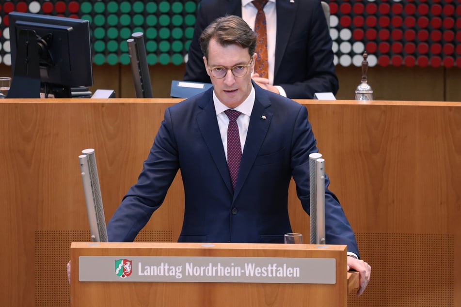 Das Landeskabinett um NRW-Ministerpräsident Hendrik Wüst (49, CDU) hat ein neues Sicherheitspaket beschlossen.