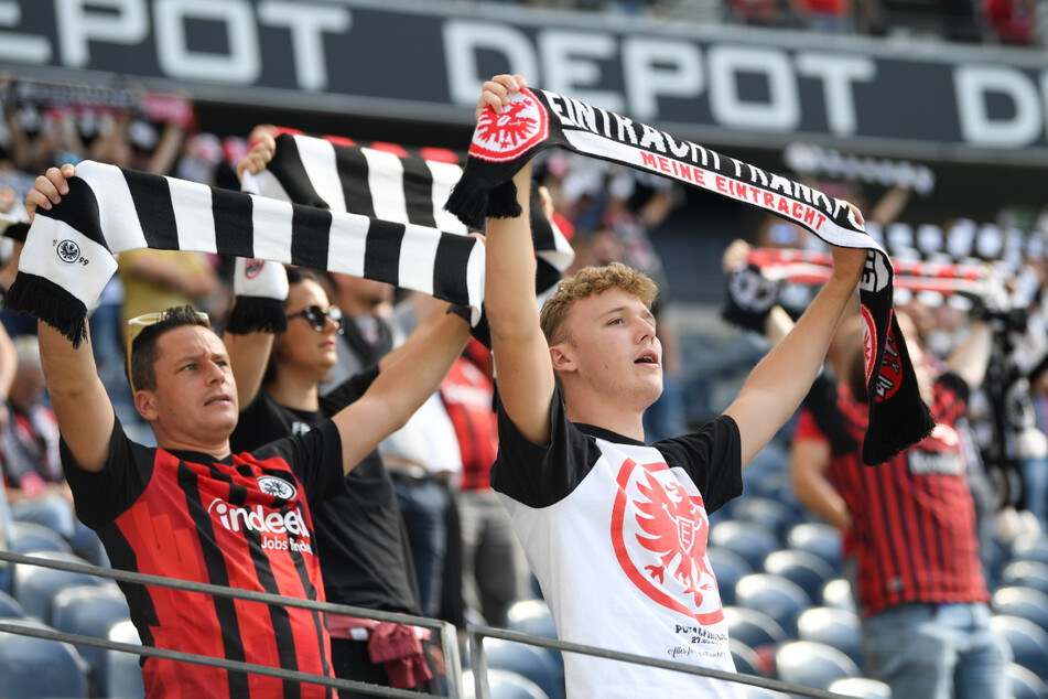 Am Sonntag wurde die ursprüngliche Genehmigung von 10.000 Fans gekippt.