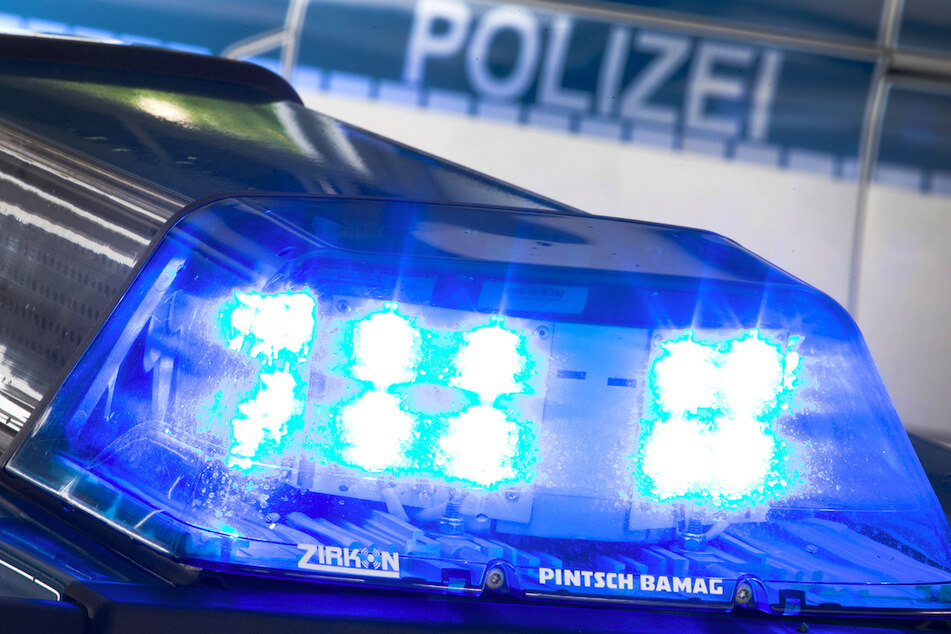 Die Polizei hofft auf Hinweise aus der Bevölkerung zu der räuberischen Truppe. (Symbolbild)