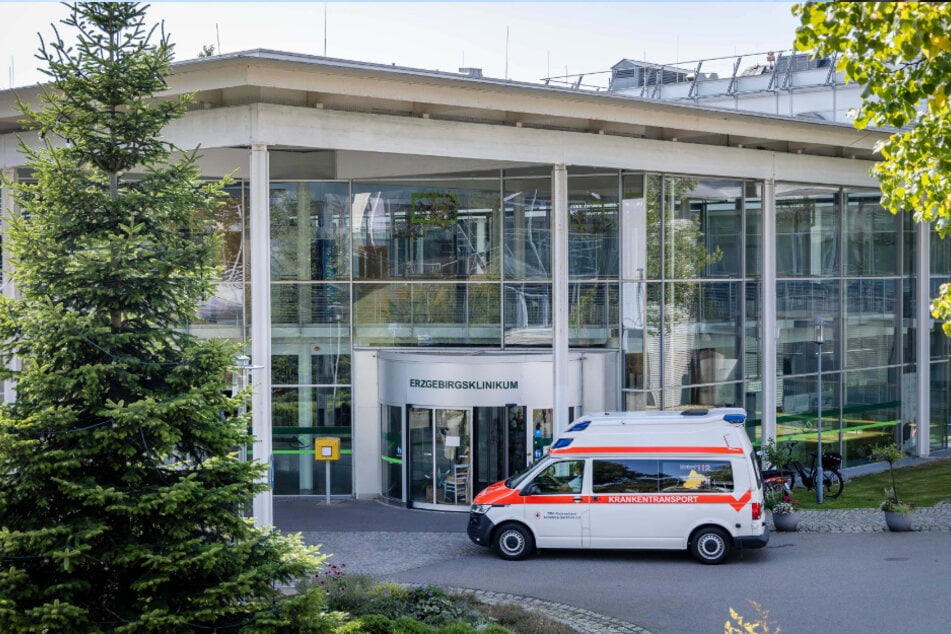 Das Erzgebirgsklinikum hat den Chefarzt der Gynäkologie fristlos entlassen.
