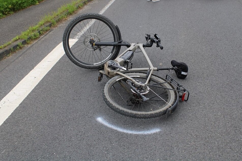 Bei einem Unfall wurde ein 64-jähriger Pedelec-Fahrer schwer verletzt.