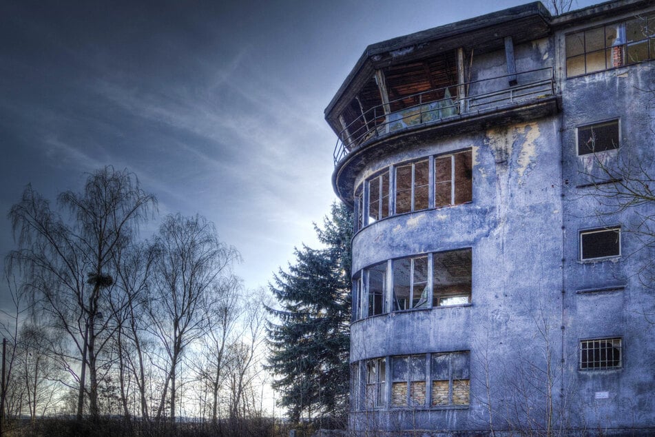 Im alten Militärflugplatz "Brandis-Waldpolenz" trainierten die jungen Männer den Häuserkampf.