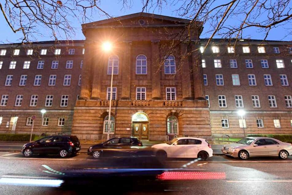 Das Kieler Landgericht entschied: Der 25-Jährige muss dauerhaft in die Psychiatrie.