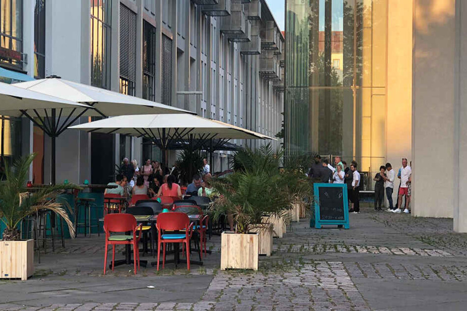 Restaurant-Besucher mussten ins Freie, durften nicht den Aufzug nutzen.