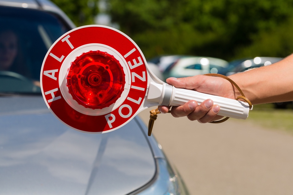 Die Polizei konnte den Fahrer (25) des Mercedes AMG stoppen. (Symbolbild)