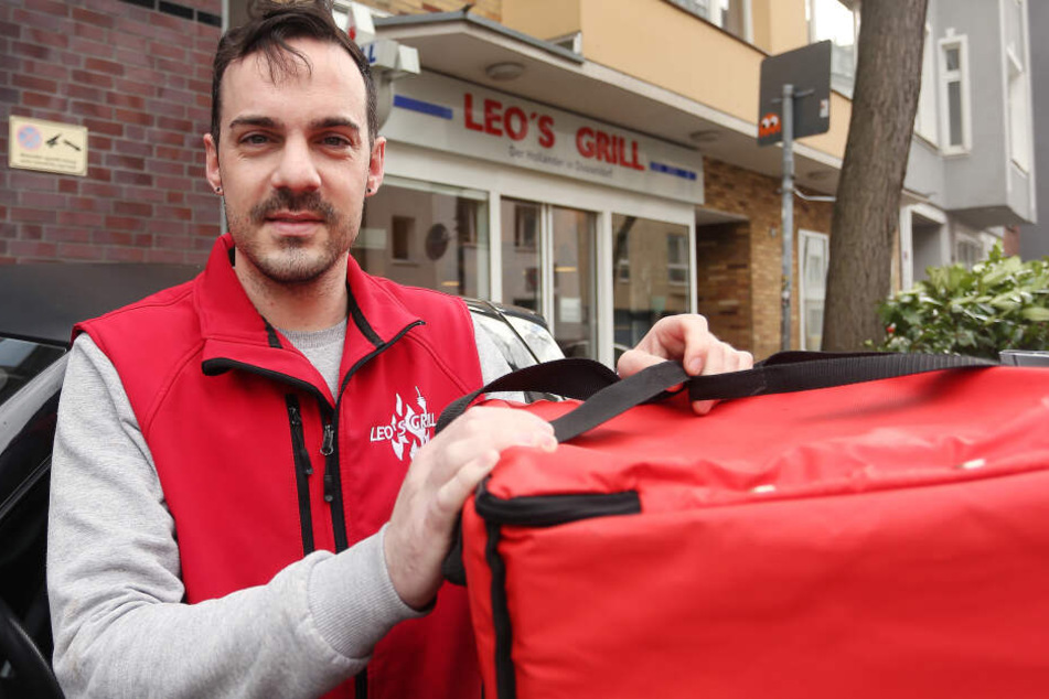 Der aufmerksame Imbissmitarbeiter Pascal Nebel (30) hat in Düsseldorf einem Stammkunden womöglich das Leben gerettet.