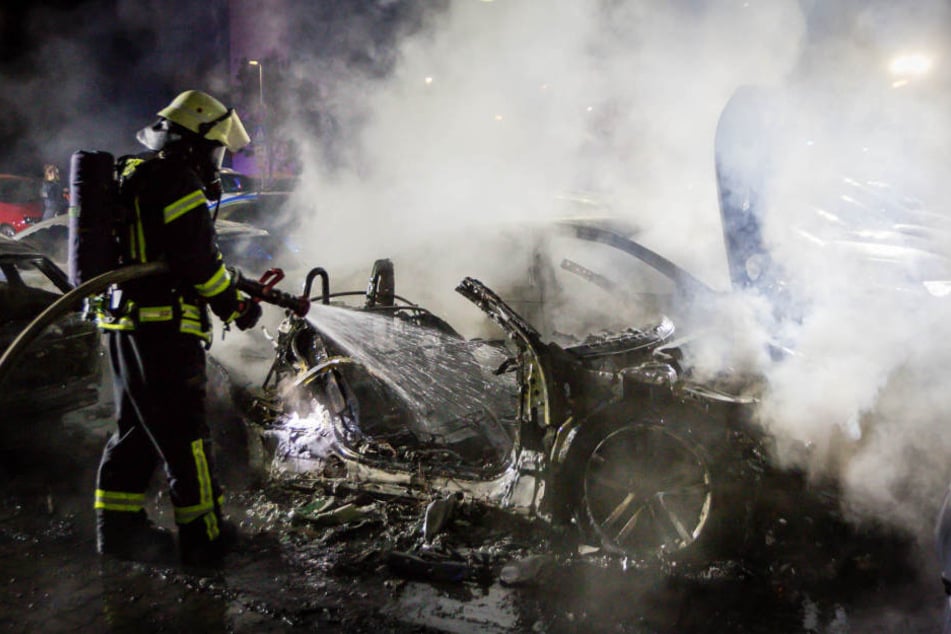 Elf Neuwagen brannten lichterloh: Der Brandstifter ist nun gefasst!
