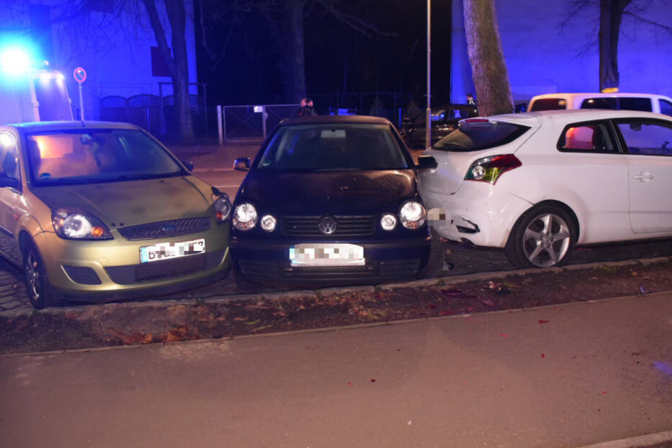 So wie auch die geparkten Fahrzeuge, in die er raste.