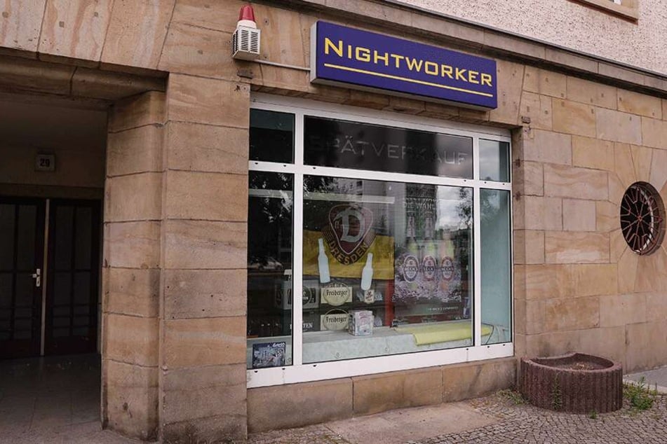 Der Angestellte alarmierte die Polizei, der unbekannte Täter raubte nichts.