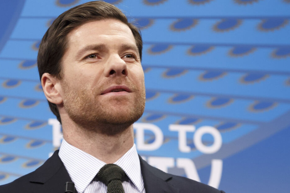 Der ehemalige spanische Fußballspieler Xabi Alonso macht gerade einer Trainerausbildung in Spanien. Kommt er danach zum FC Bayern zurück? (Archivbild)