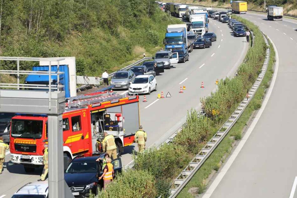 Die Autobahn in Richtung Prag ist derzeit voll gesperrt.