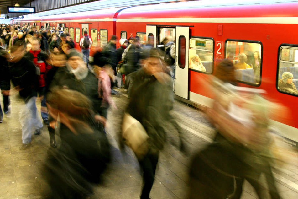Günstigere Tickets sollen mehr Menschen vom öffentlichen Nahverkehr überzeugen (Symbolbild).
