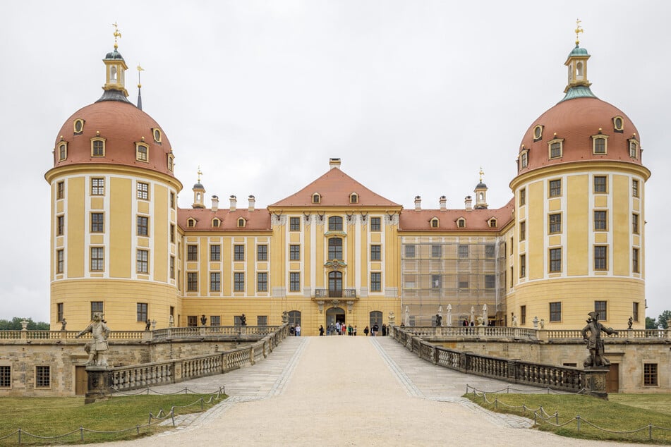 Auf Schloss Moritzburg steht der nordwestliche Backturm kurz vor der Fertigstellung.