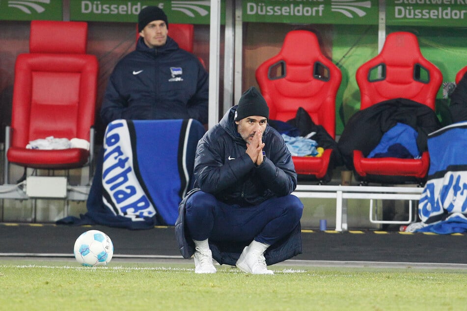 Cristian Fiél (44, v.) am Samstagabend bei seinem letzten Spiel als Trainer von Hertha BSC. Die Alte Dame unterlag Fortuna Düsseldorf unglücklich mit 1:2.