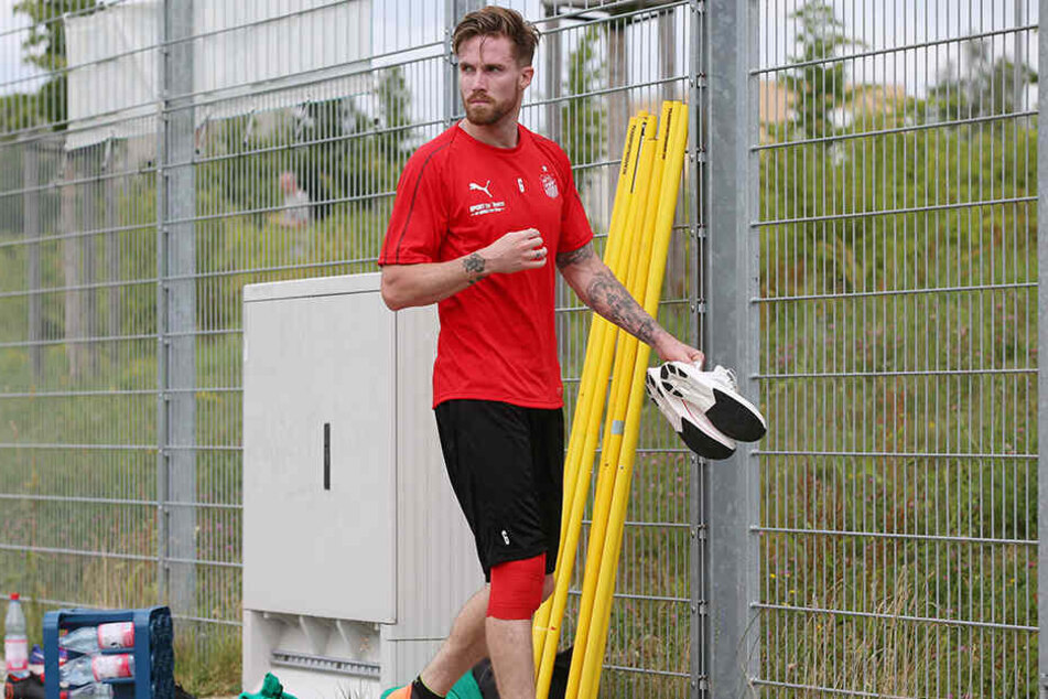 Der Pechvogel! Bryan Gaul riss sich Ende Juni bei seinem ersten Training in Zwickau bei einem Zusammenprall mit Ersatzkeeper Max Sprang Innenband und Meniskus, fiel sieben Monate aus.
