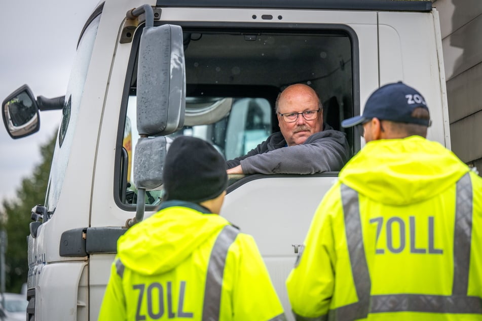 Kraftfahrer Klaus Hennig (62) aus Hartmannsdorf wurde kontrolliert. Er findet die Kontrollen gut.