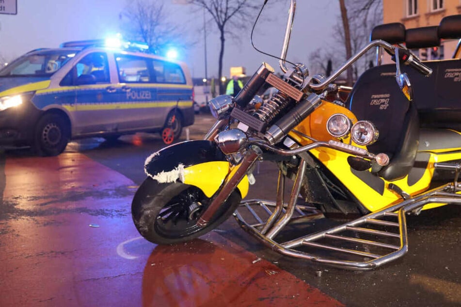 Die Polizei sperrte die Großenhainer Straße zunächst.