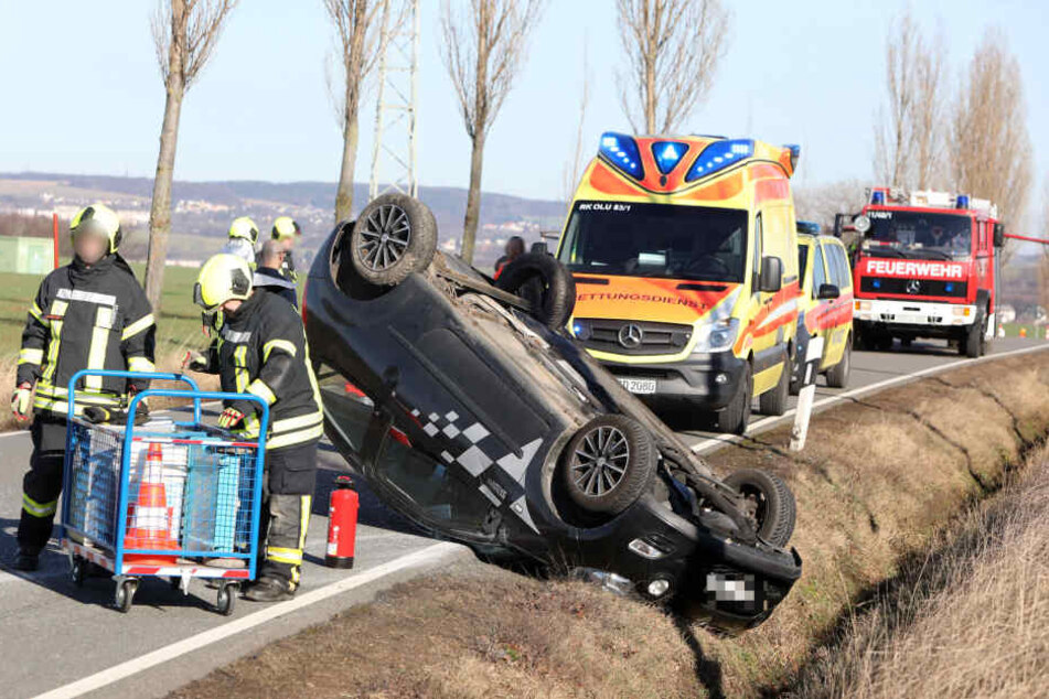 Auf der Straße zwischen Gersdorf und Hohndorf musste ein Renault einem entgegenkommenden Auto ausweichen. Der Renault verlor die Kontrolle und überschlug sich dabei.