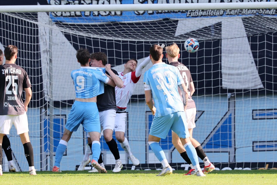Das entscheidende Tor: CFC-Verteidiger Felix Müller (nicht im Bild) traf in der 89. Minute zum 3:2.