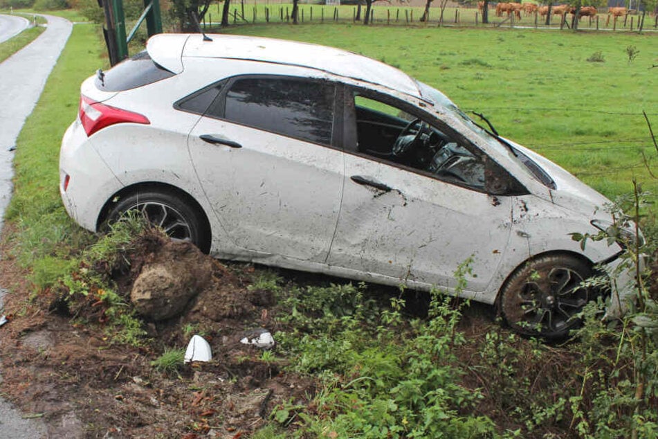 Die Frau überschlug sich in ihrem Auto.