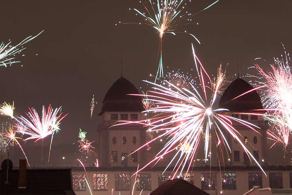 Die Türme der ehemaligen Dürkopp-Werke waren zum Start von 2017 in Feuerwerk gehüllt.