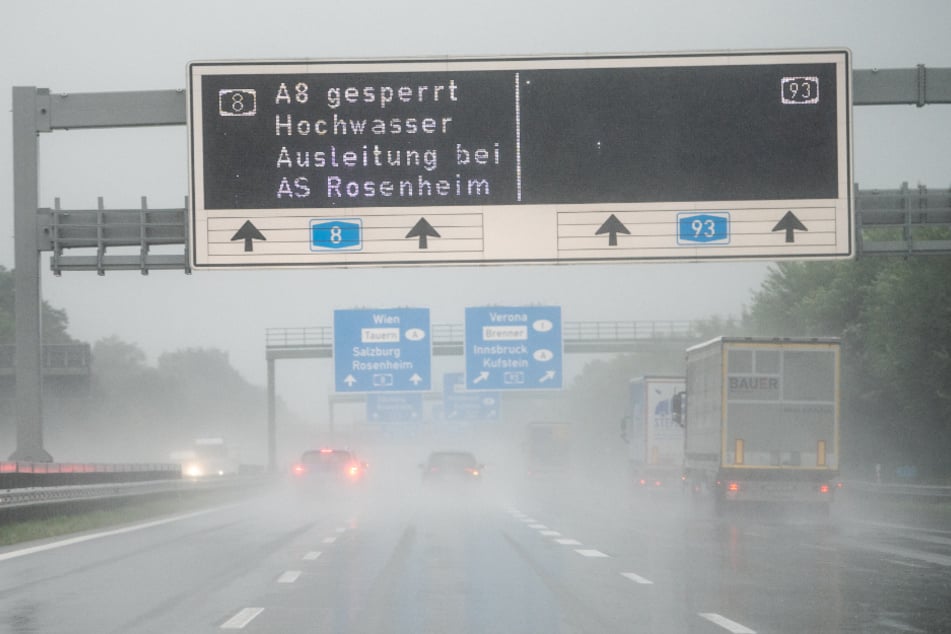 Nach Vollsperrung der A8: Autobahn nach Überflutung wieder frei