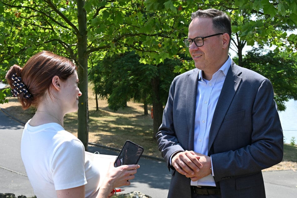 Im Gespräch mit TAG24-Redakteurin Lisa Marie Peisker erzählt Dirk Panter, dass er die aktuelle Entwicklung des Parks sehr begrüßt.