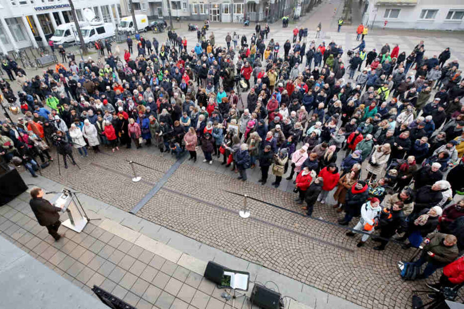 Am Freitag kamen 500 Menschen zu einer Solidaritätsveranstaltung für den Krefelder Zoo.