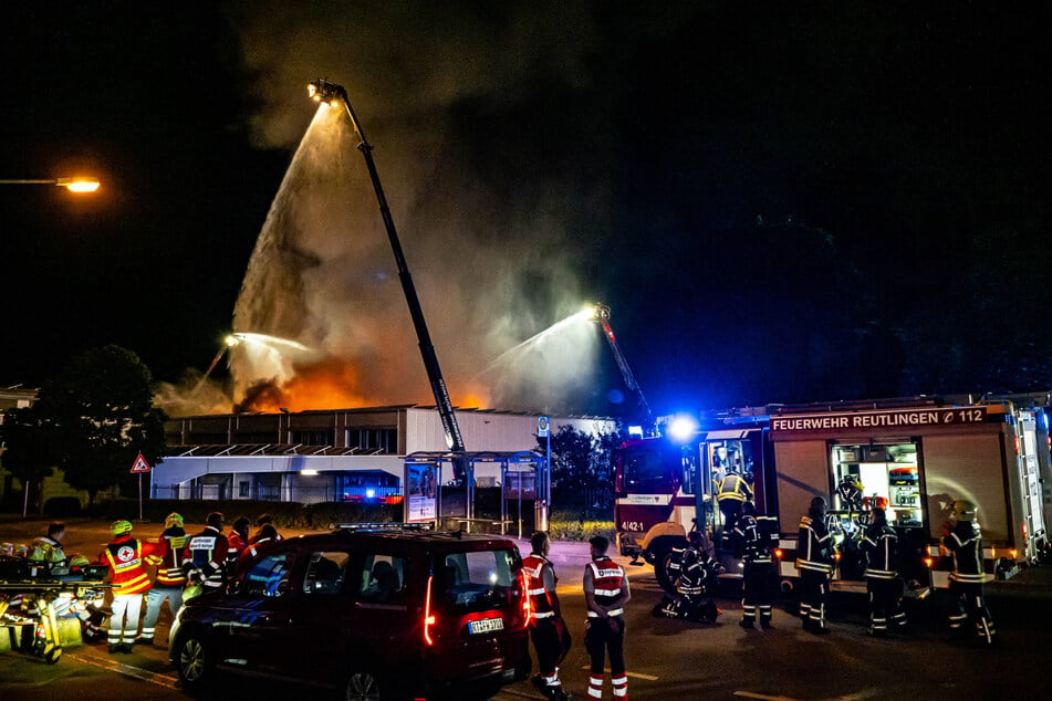 Die Reutlinger Feuerwehr war mit einem Großaufgebot vor Ort.