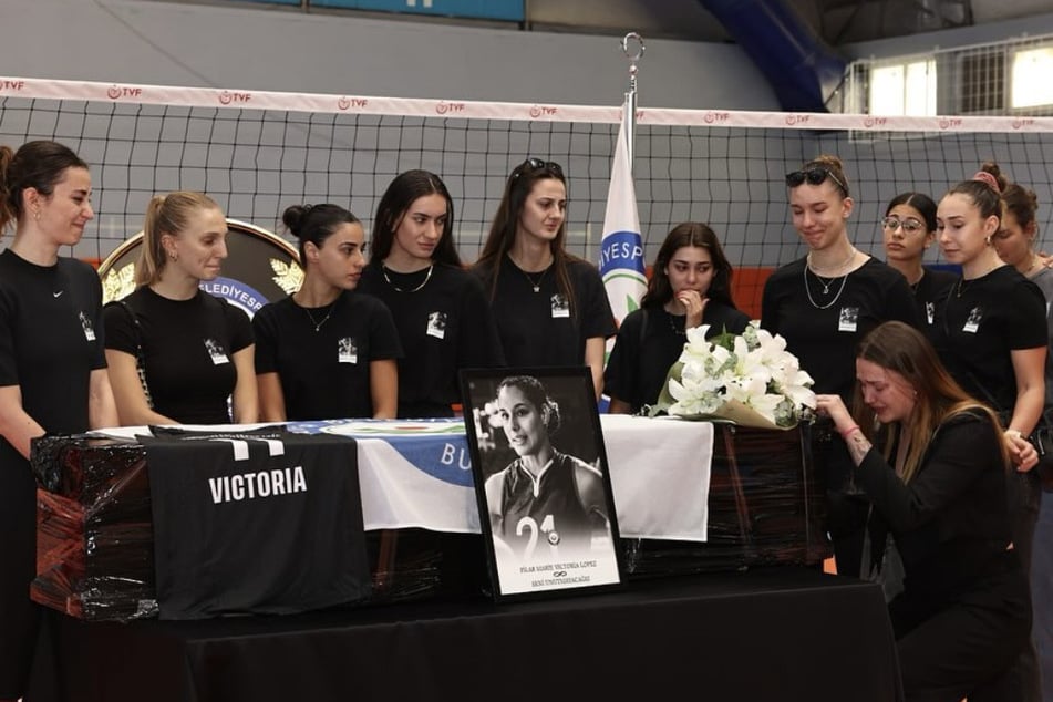 Der Verein hielt in der Trainingshalle eine bewegende Trauerfeier für die Verstorbene ab.