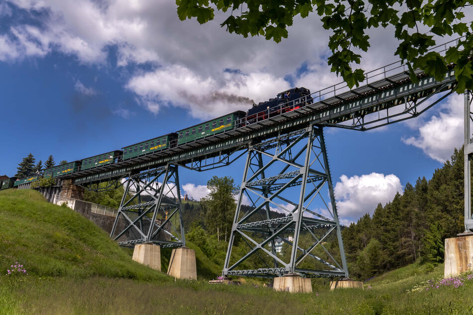 Ein Highlight bei der Fahrt mit der Fichtelbergbahn ist das Hüttenbachviadukt.