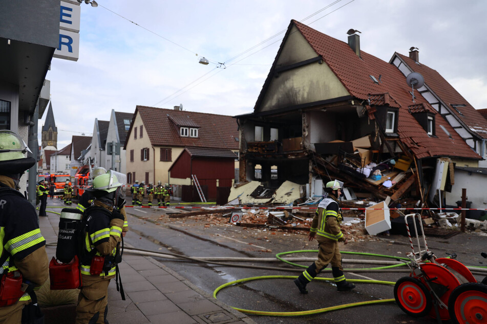 Eine Detonation hat in Stuttgart-Vaihingen einen größeren Feuerwehreinsatz zur Folge.